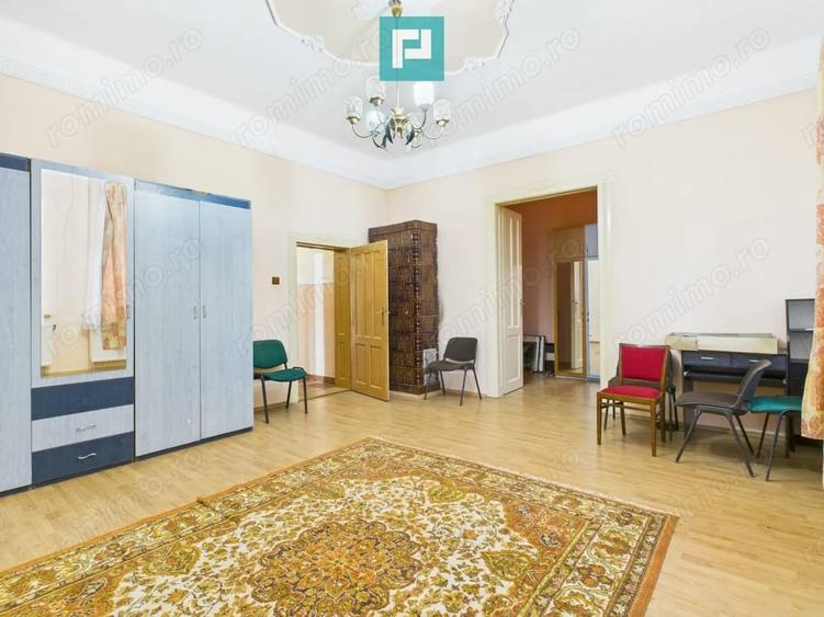 Casă cu Teren 2703 Mp în Ghioroc