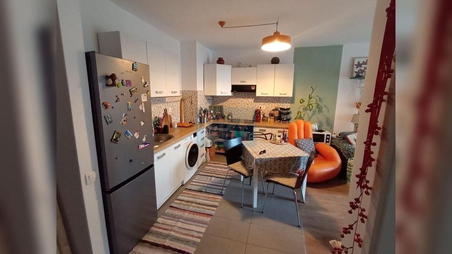 Apartament cu 2 camere semidecomandat, mobilat în Bună Ziua