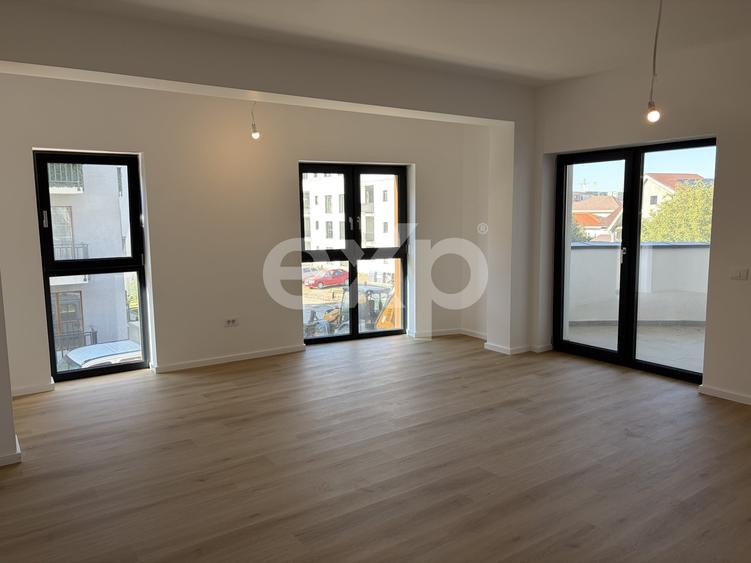 Apartament cu 2 camere decomandat în Tractorul