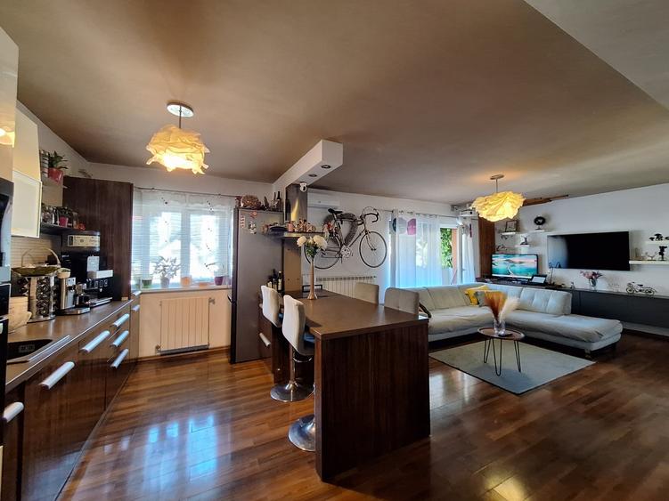 Apartament cu 3 camere semidecomandat, mobilat în Florești — fotografia 3