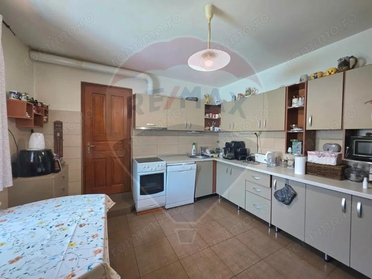 Casă cu 3 camere cu Teren 4534 Mp în Sud