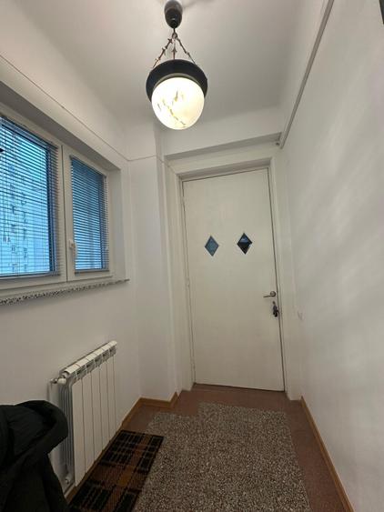 Apartament cu 3 camere semidecomandat în Unirii