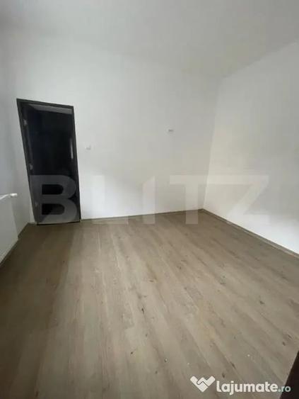 Apartament cu 4 camere semidecomandat în Central