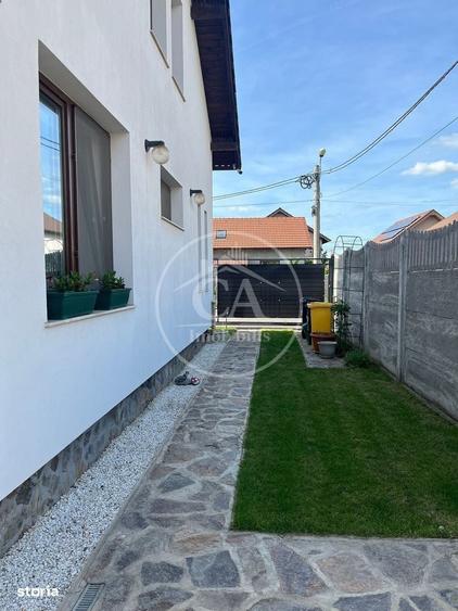 Casă cu 4 camere decomandat în Central