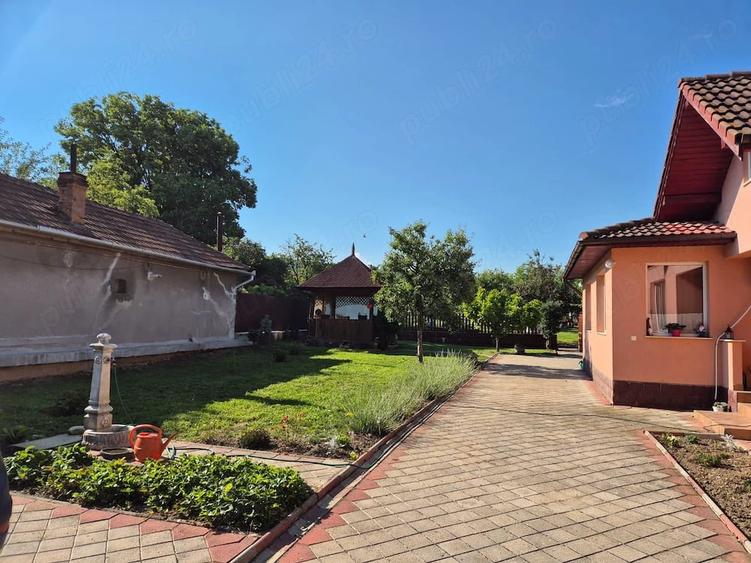 Casă cu 2 camere cu Teren 2089 Mp în Spini