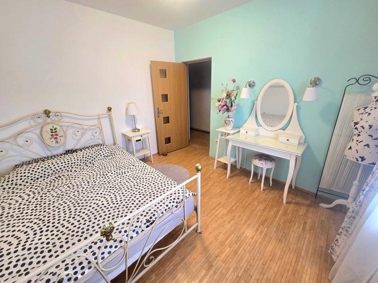 Apartament cu 3 camere decomandat în Aradului
