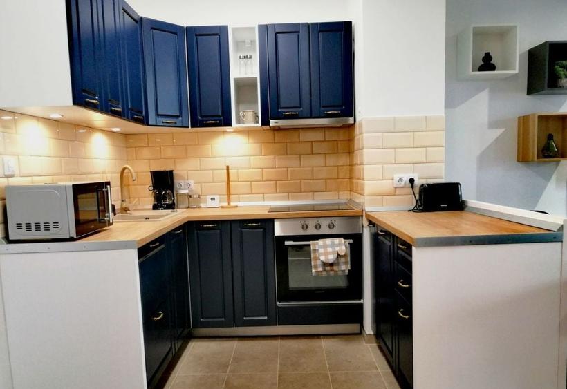 Apartament cu 2 camere semidecomandat, mobilat în Semicentral