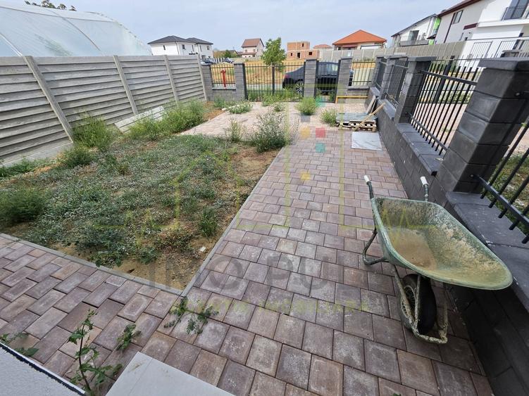 Duplex cu 4 camere cu Canalizare în Moșnița Nouă