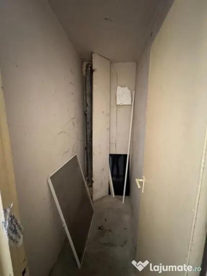 Apartament cu 2 camere semidecomandat în Rovine