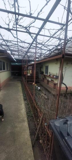Casă individuală cu 7 camere cu Teren 660 Mp în Palazu Mare