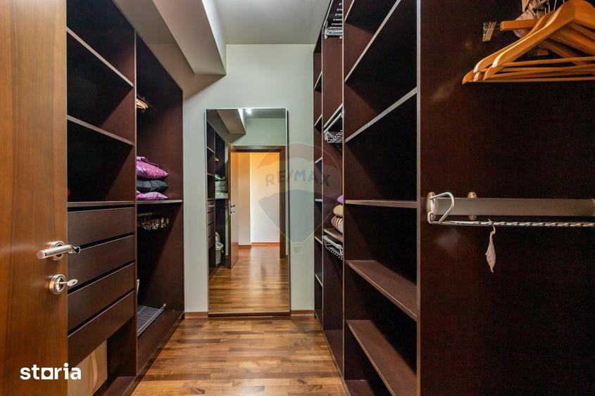 Casă cu 7 camere cu Teren 1427 Mp în Balotești