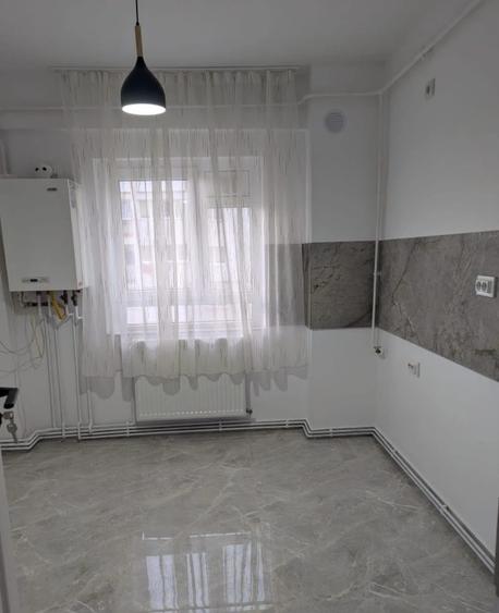 Apartament cu 3 camere decomandat în Mircea cel Bătrân