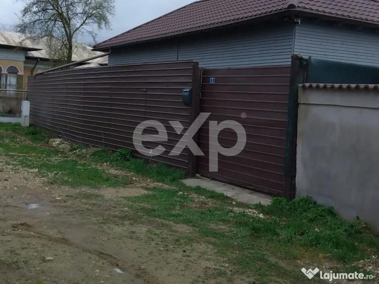 Casă cu 4 camere cu Teren 861 Mp în Cuparu