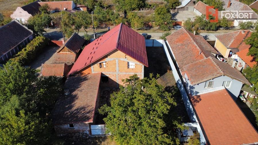Casă individuală cu 5 camere cu Garaj în Uliuc