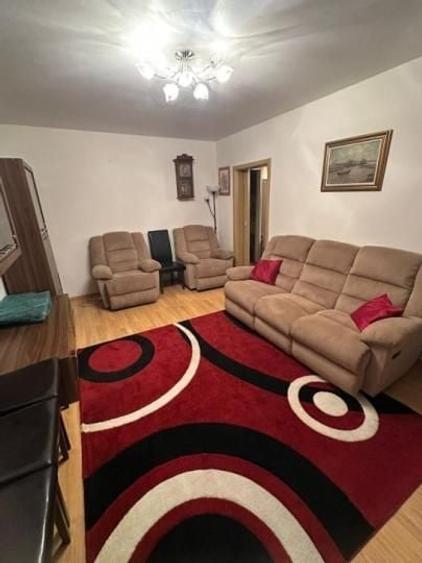 Apartament cu 4 camere decomandat, mobilat în Titan