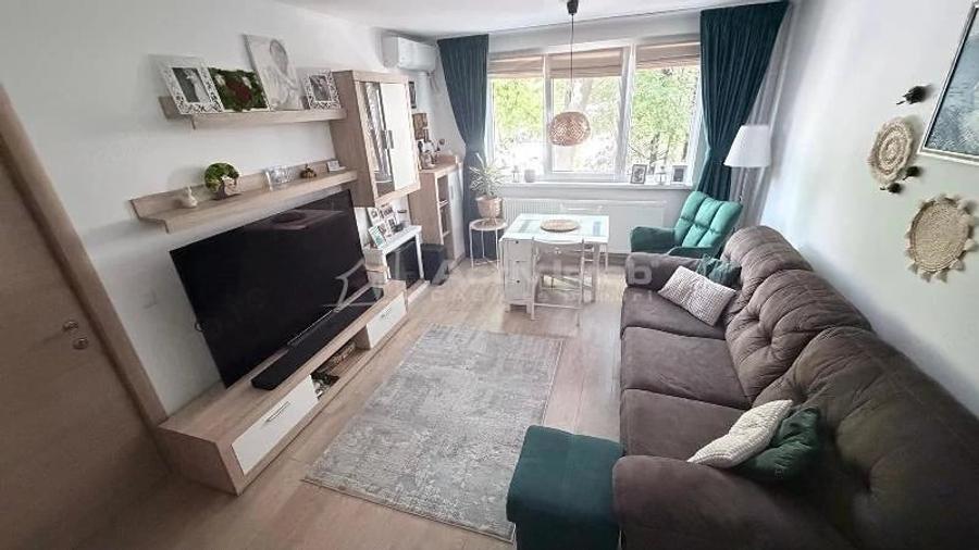 Apartament cu 4 camere decomandat în Drumul Taberei