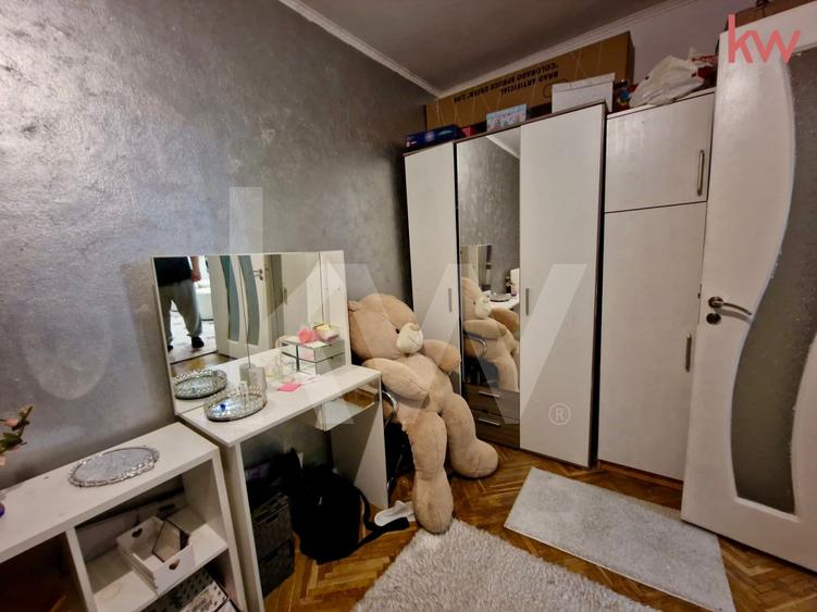 Apartament cu 3 camere semidecomandat, mobilat în 1 Mai