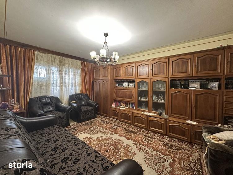 Apartament cu 3 camere decomandat în Republicii