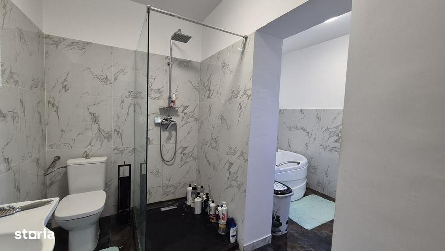 Casă cu 4 camere cu Teren 700 Mp în Central