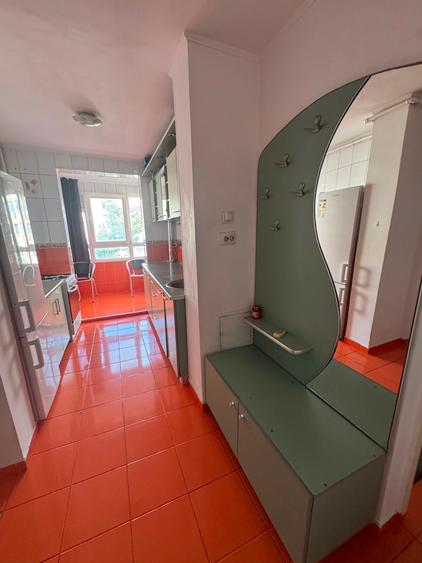 Apartament cu 2 camere decomandat în Titan