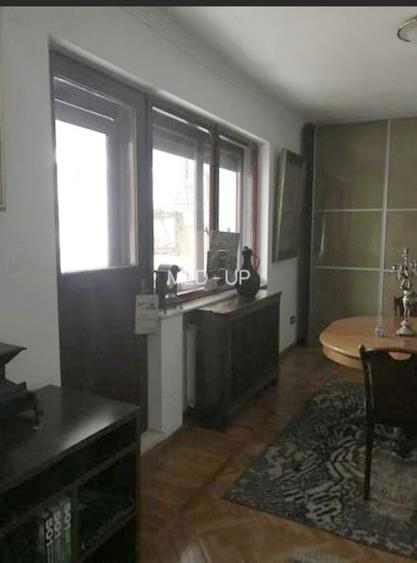 Apartament cu 5 camere decomandat în Ștefan cel Mare