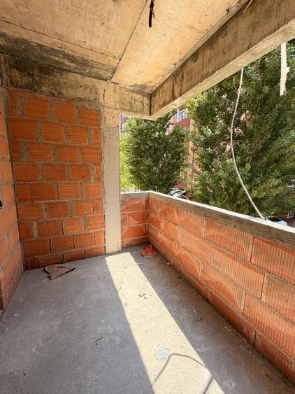 Apartament cu 3 camere decomandat în Chiajna