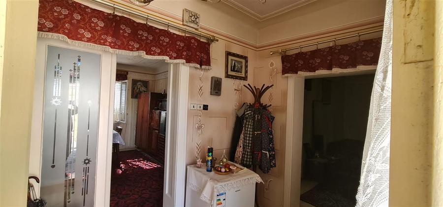 Casă individuală cu 8 camere cu Canalizare în Micălaca