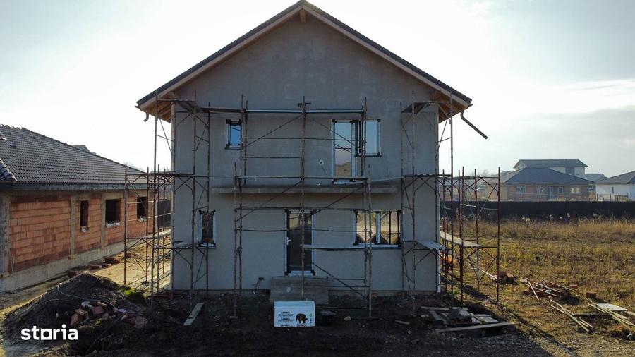 Casă cu 4 camere cu Teren 500 Mp în Central