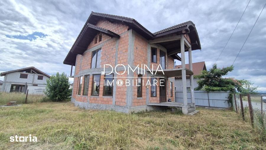 Casă cu 6 camere cu Teren 300 Mp în Central