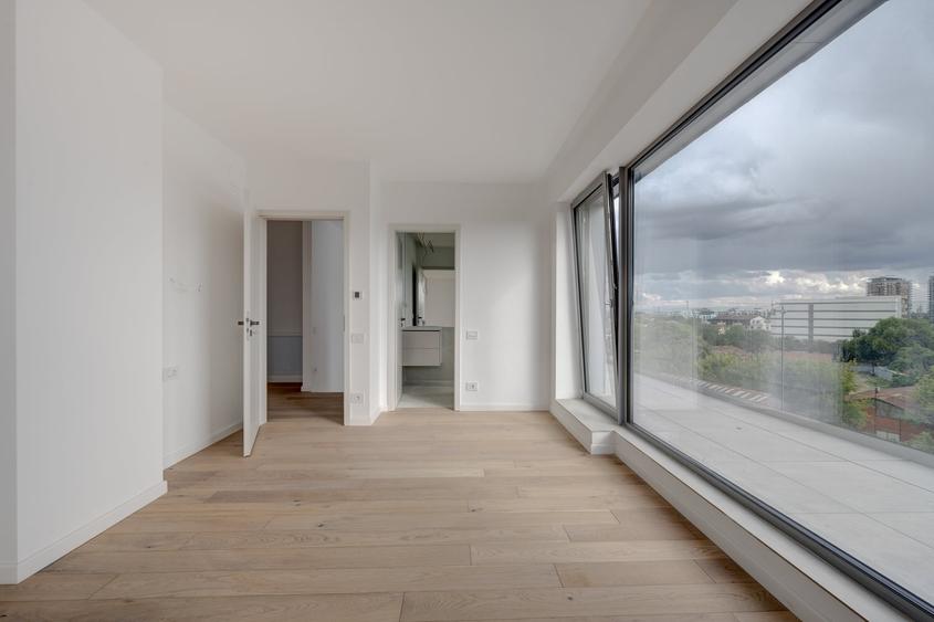 Penthouse cu 4 camere semidecomandat în Timpuri Noi