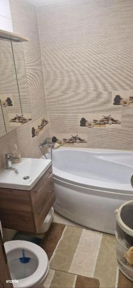 Apartament cu 3 camere semidecomandat, mobilat în Dristor