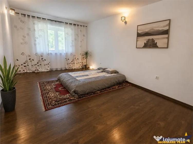 Casă cu 5 camere cu Teren 1917 Mp în Runcu