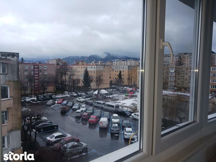 Apartament cu 2 camere decomandat în Florilor
