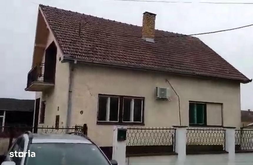 Casă cu 6 camere cu Teren 844 Mp în Central