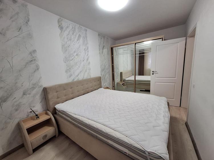Apartament cu 3 camere semidecomandat în Florești