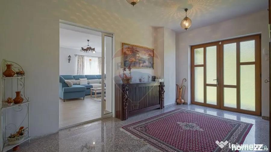 Casă cu 10 camere cu Teren 2789 Mp în Glăjărie