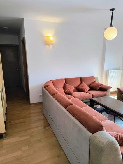 Apartament cu 3 camere semidecomandat, mobilat în Străulești