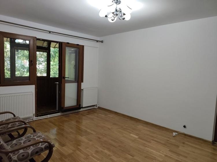 Apartament cu 4 camere semidecomandat în Central