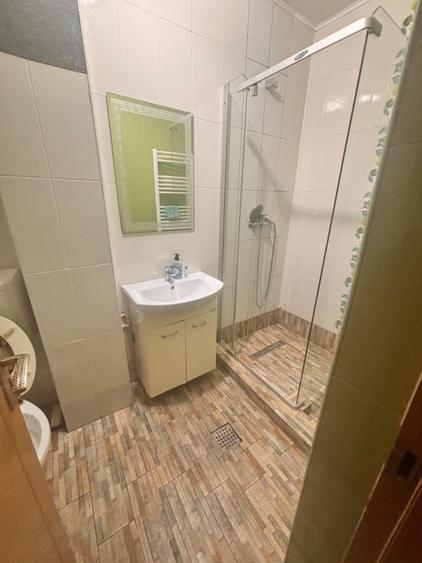 Casă individuală cu 5 camere cu Teren 180 Mp în Rahova