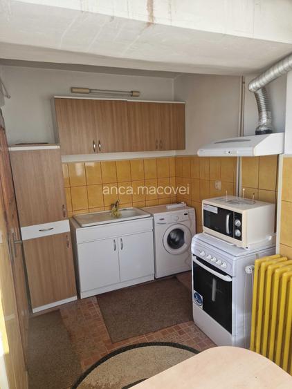 Garsoniera 30 mp, Calea Burdujeni, etaj 8/8, lift, acte la zi 45.000