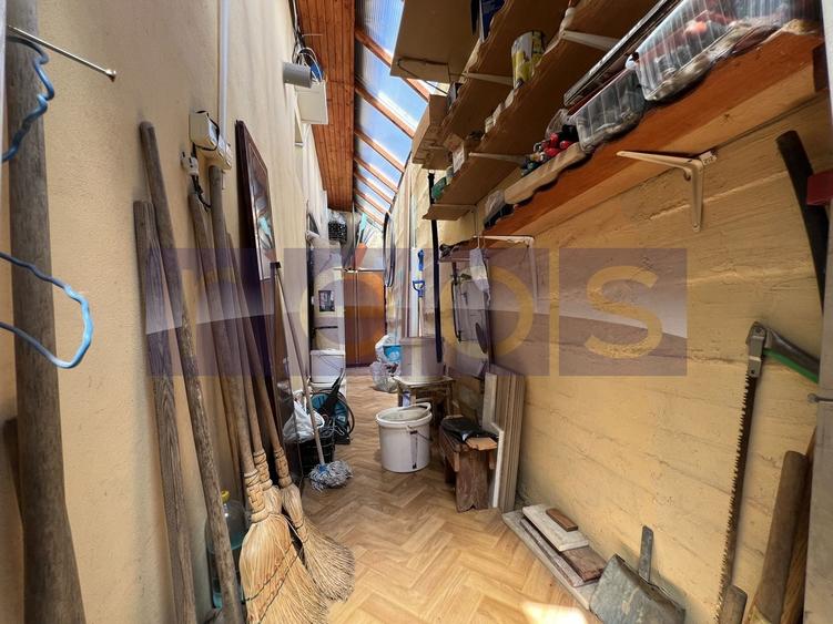 Casă individuală cu 5 camere cu Canalizare în Crângași