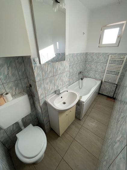 Apartament cu 2 camere semidecomandat în Girocului