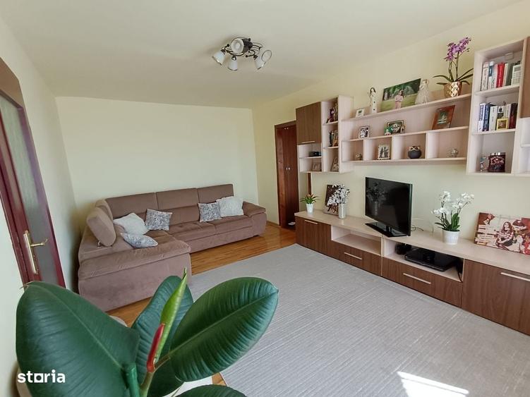 Apartament cu 4 camere decomandat în Micălaca