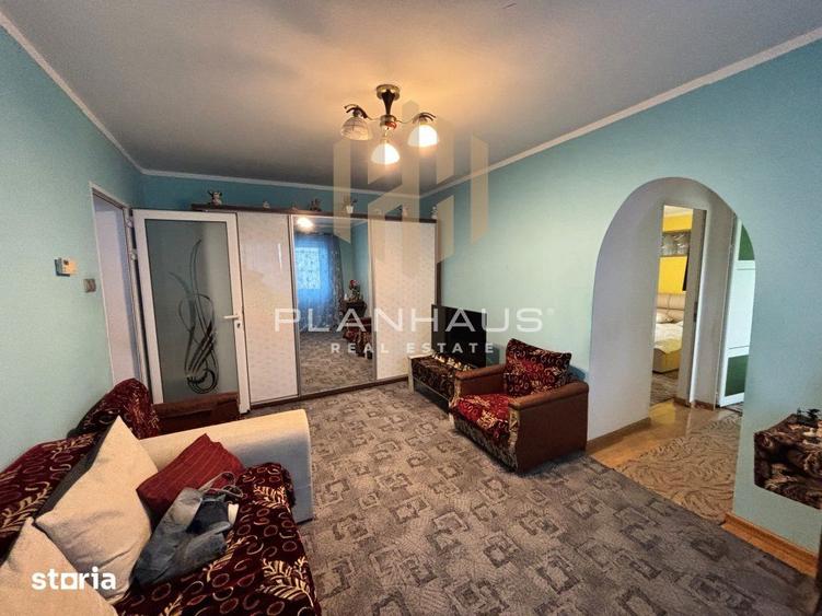 Apartament cu 3 camere semidecomandat, mobilat în Traian