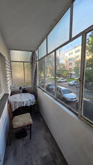 Apartament cu 3 camere decomandat, mobilat în Complex Studențesc