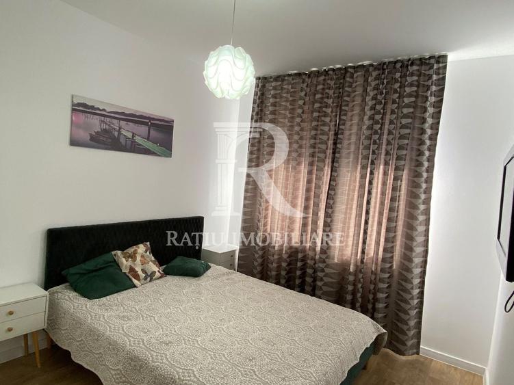 Apartament cu 3 camere decomandat, mobilat în Sud