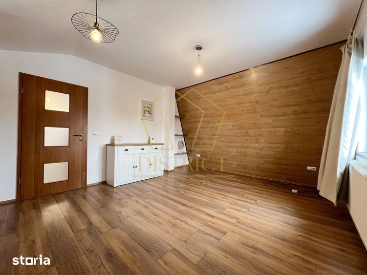 Casă cu 8 camere cu Teren 1360 Mp în Sud