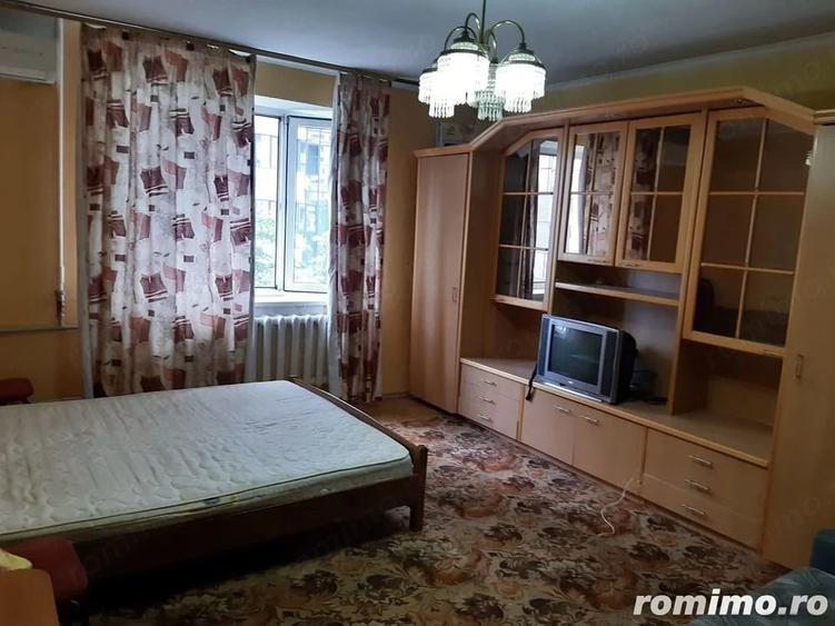 Garsonieră decomandată în Soarelui