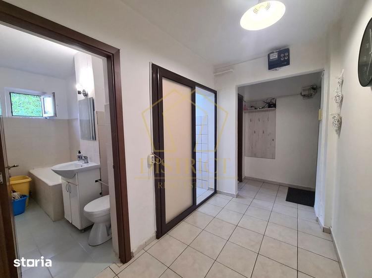 Apartament cu 3 camere semidecomandat în Dacia