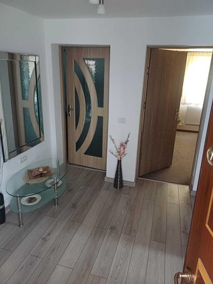 Apartament cu 3 camere decomandat în Săucești